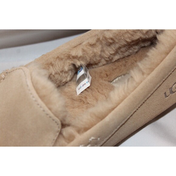 NIB UGG WOMEN'S ANSLEY SUEDE SHEARLING LINED SLIPPERS SAND - Picture 6 of 7